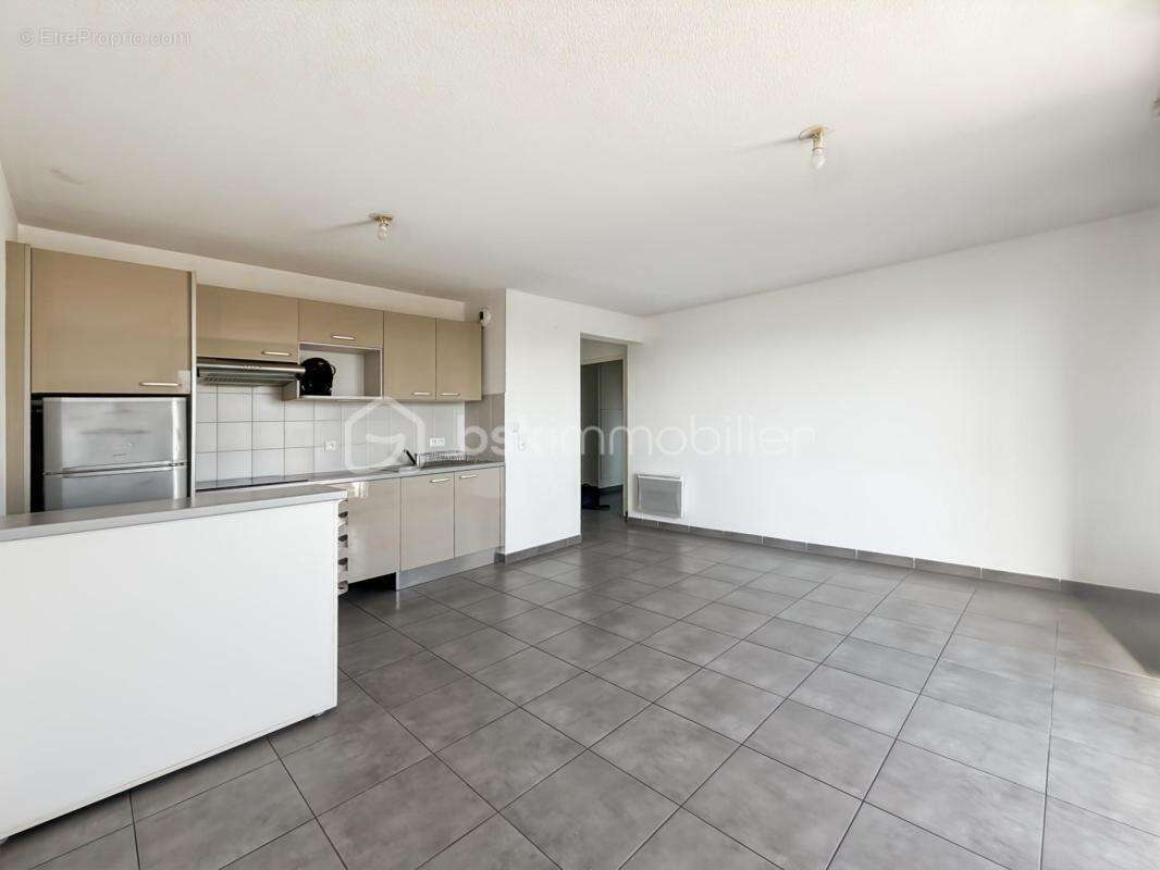 F3 lumineux avec terrasse et place de parking – Le Blanc-Mesnil DPE B - photo 4