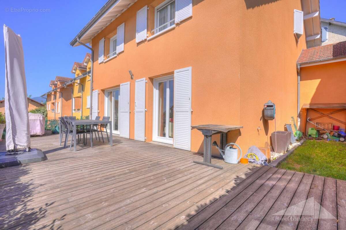 Maison à CHALLEX