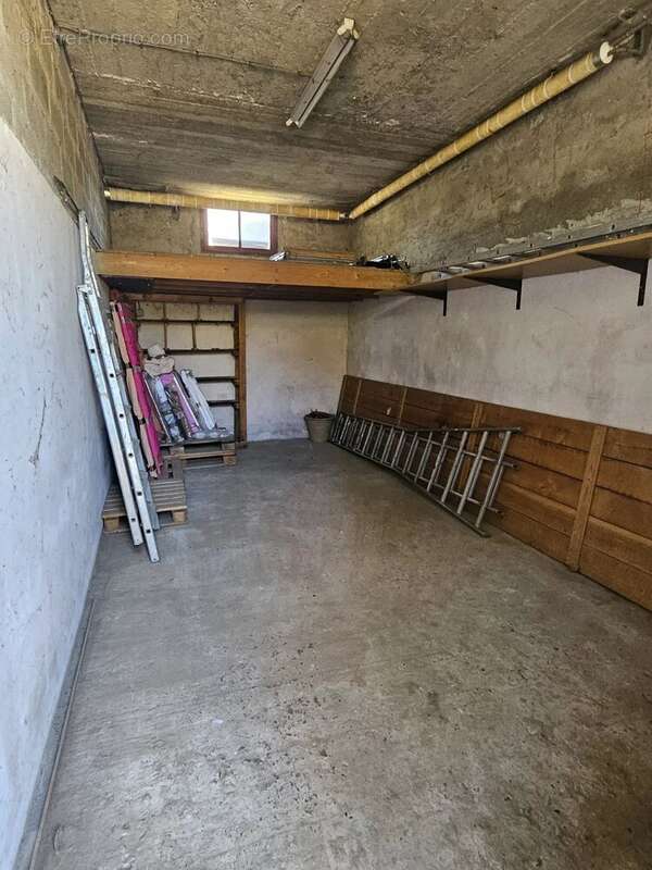 Gravigny Centre – Maison sur sous-sol avec 2 garages, dont un pour camping-car, sur terrain de 1 401 m² - photo 13