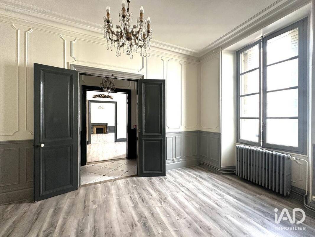 Photo 1 - Commerce à ETAMPES