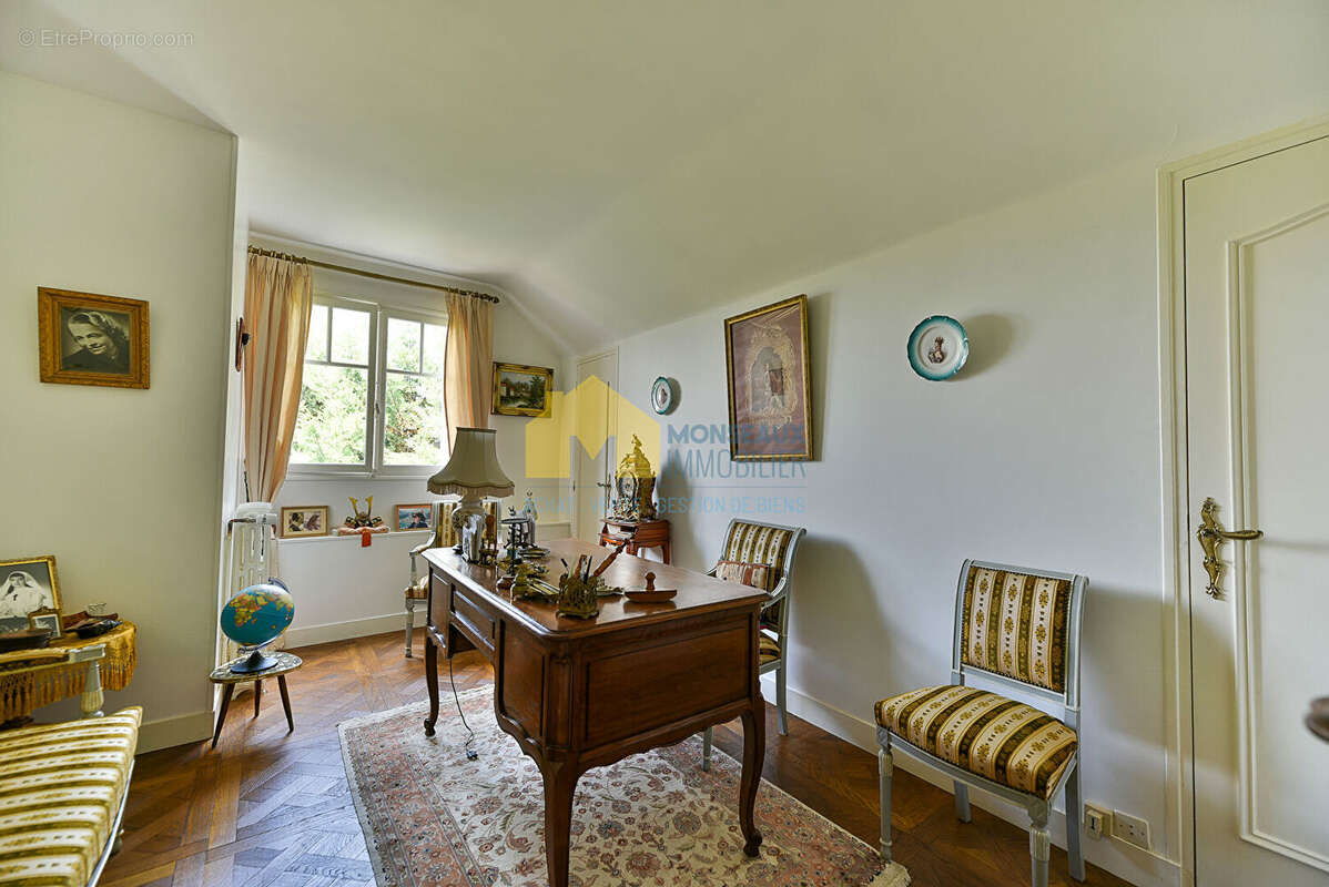 Maison à SAINTE-GENEVIEVE-DES-BOIS