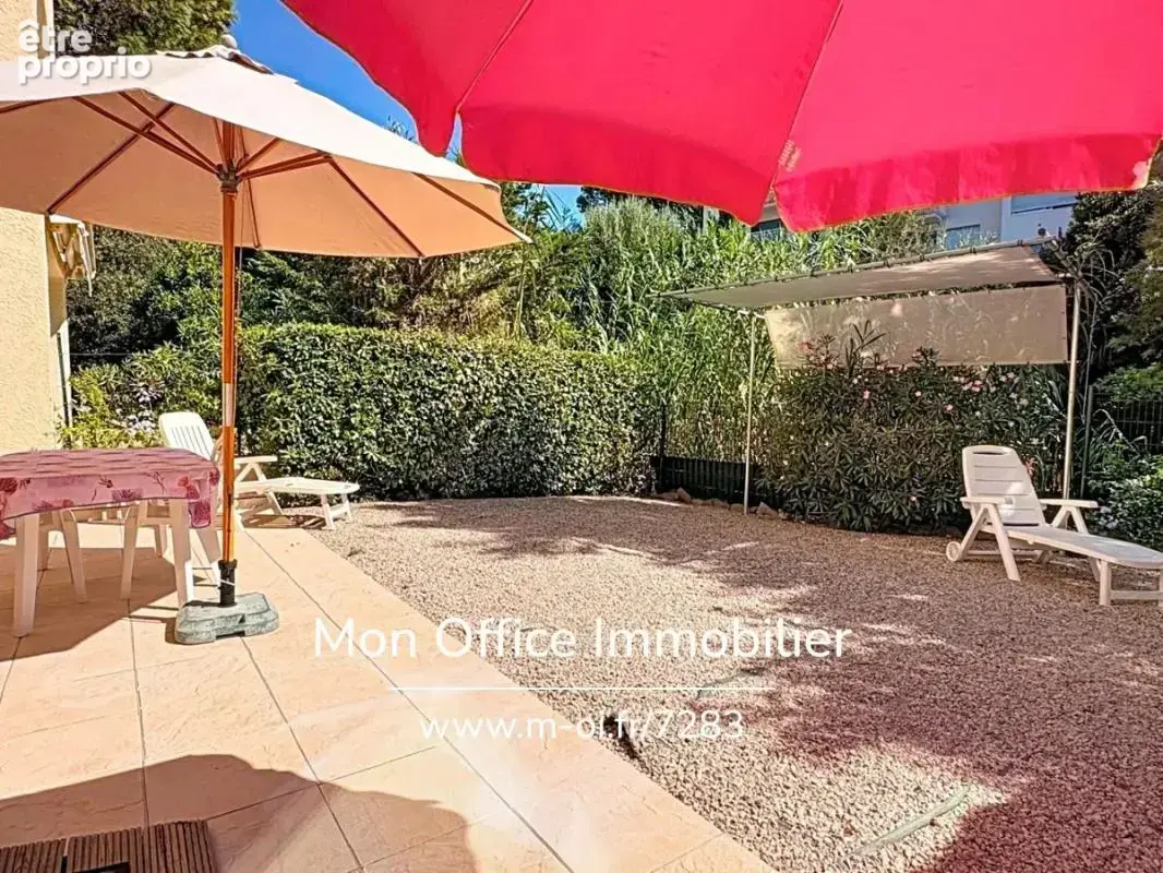 Référence : 7283-les. - t2 avec grand jardin dans résidence calme avec piscine proche plages - photo 2