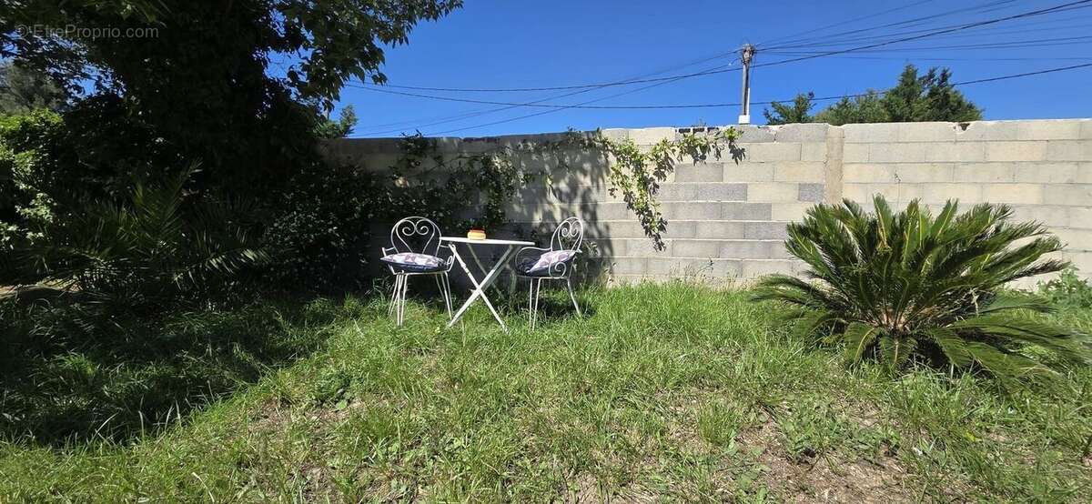 AUBAGNE-MAISON T5 A VENDRE-4 CHAMBRES-550M² DE TERRAIN-PROCHES - Maison à AUBAGNE