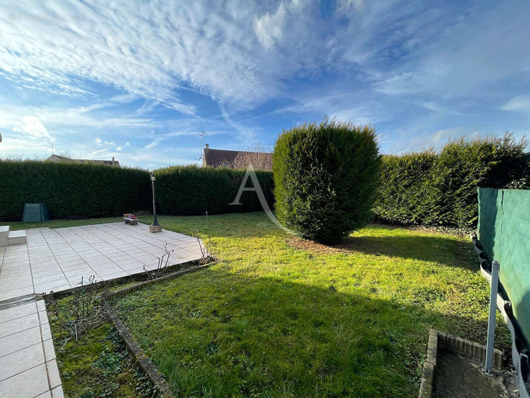 Maison à CHEVRY-COSSIGNY