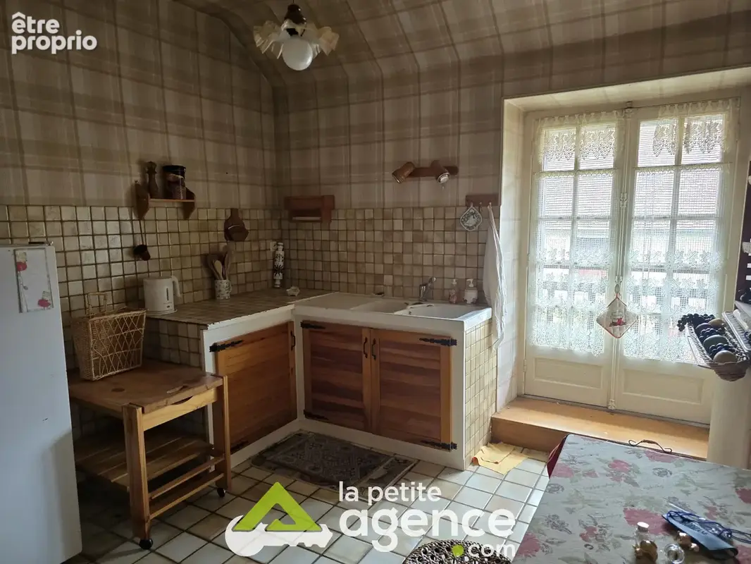 DUN SUR AURON : Charmante maison de ville édifiée sur 552 m2 de terrain fermé et ses dépendances. - photo 3