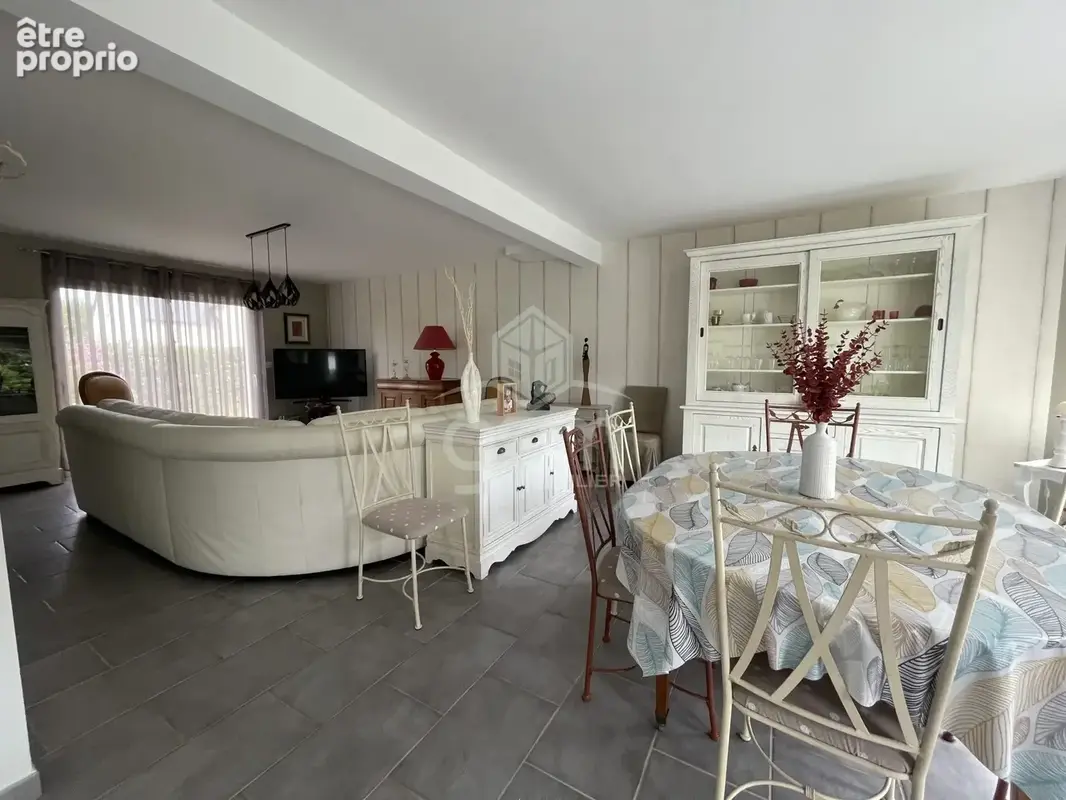 Maison 7 pièces 156 m² à vendre à Montbazon (37250) - photo 4