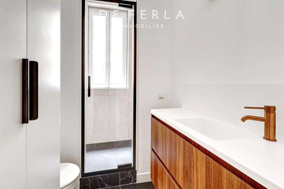 Appartement à PARIS-7E