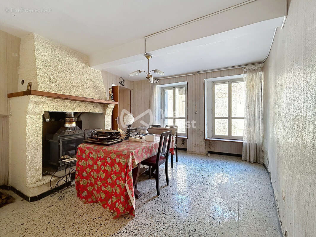Maison à AZILLE