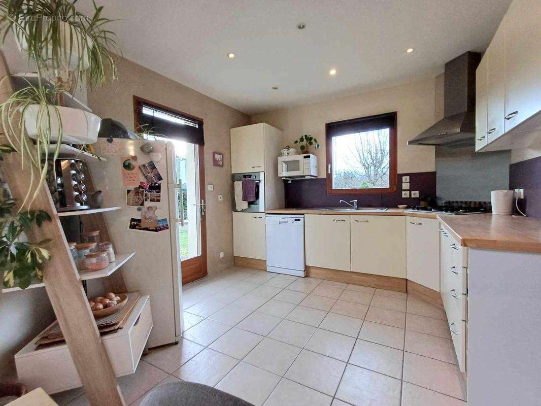 Maison à ENTRE-DEUX-GUIERS