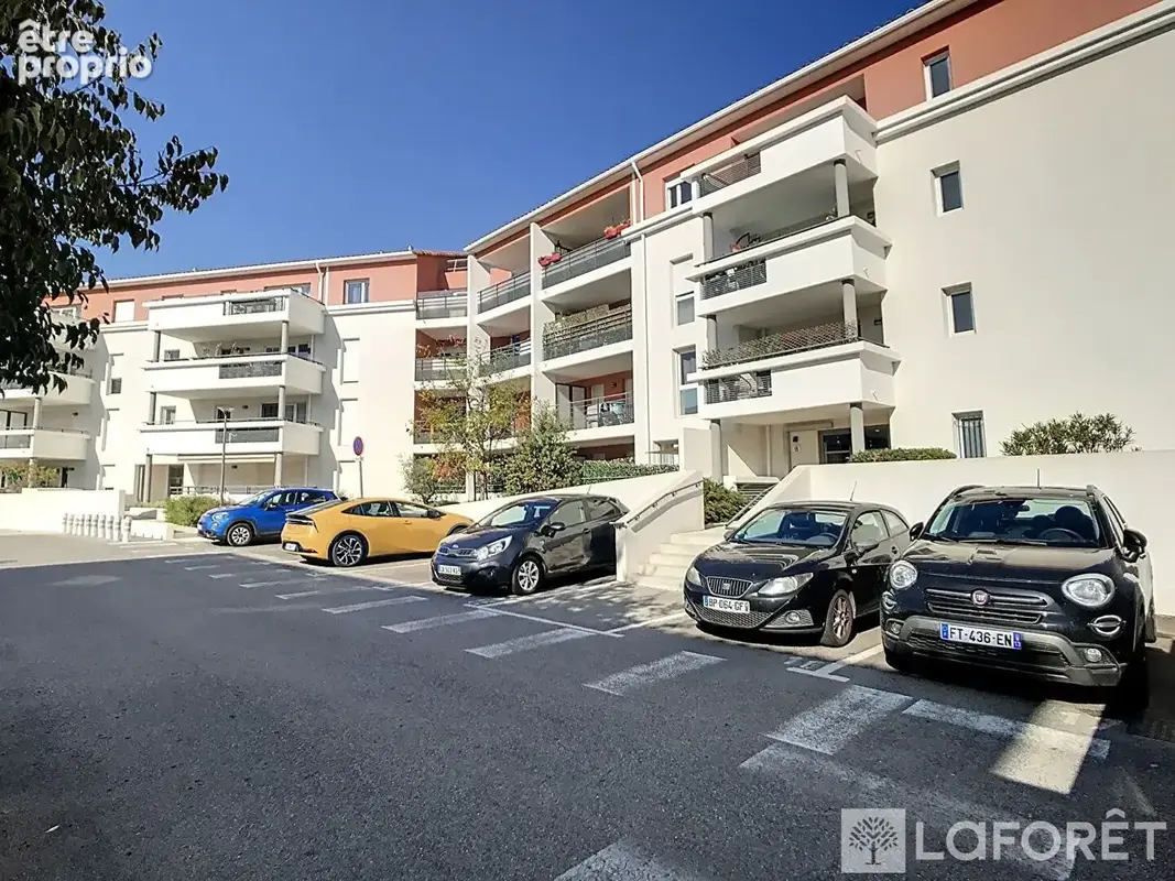 Appartement Vitrolles 2 pièce(s) 43m2  avec possibilité d'obtenir une  place de parking privative dans une résidence récente/ Se - photo 3