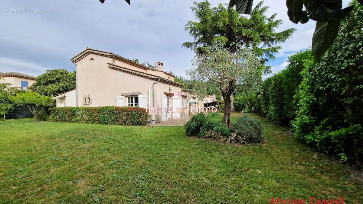 Maison à MOUANS-SARTOUX