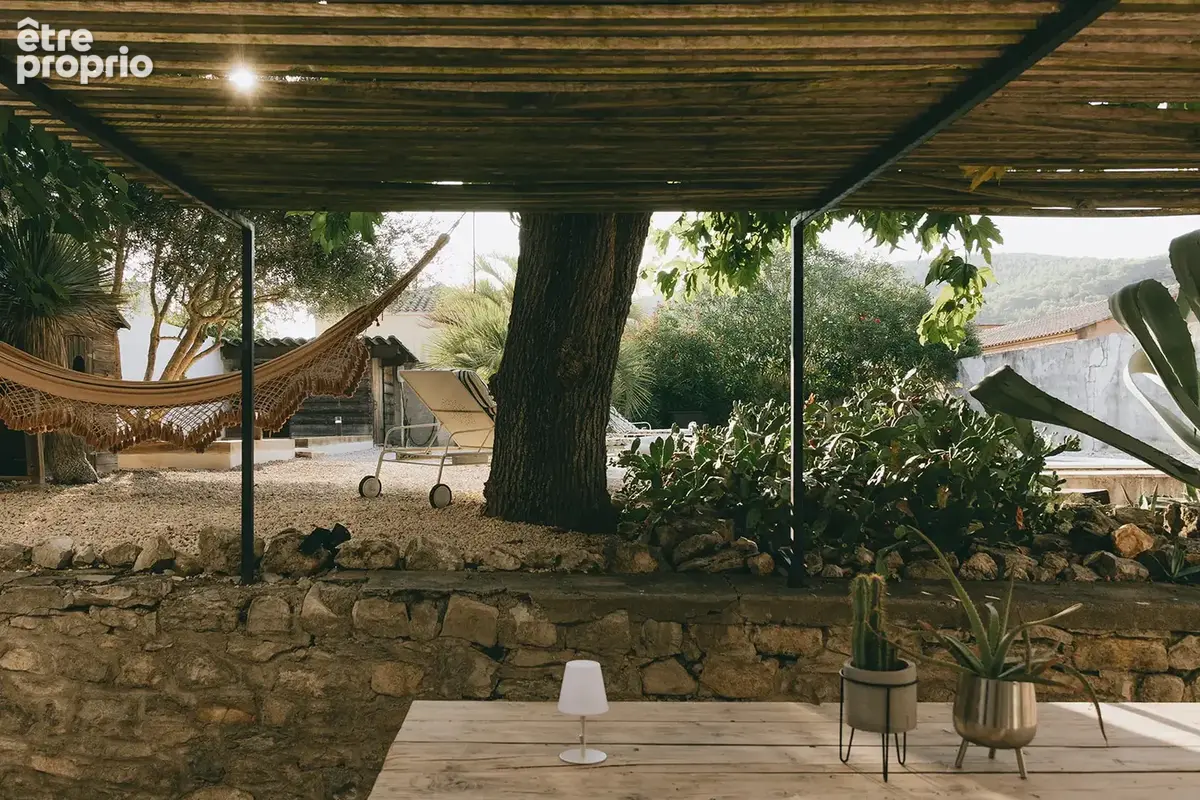 Propriété de caractère de 193 m2 avec jardin et piscine - photo 15