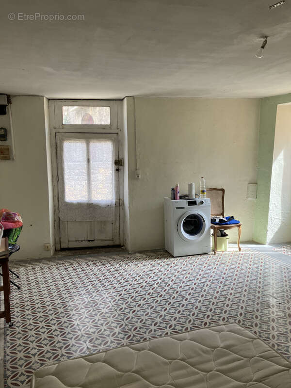 Maison en pierre avec grange   Fort potentiel de rénovation   Vue sur le château - photo 3