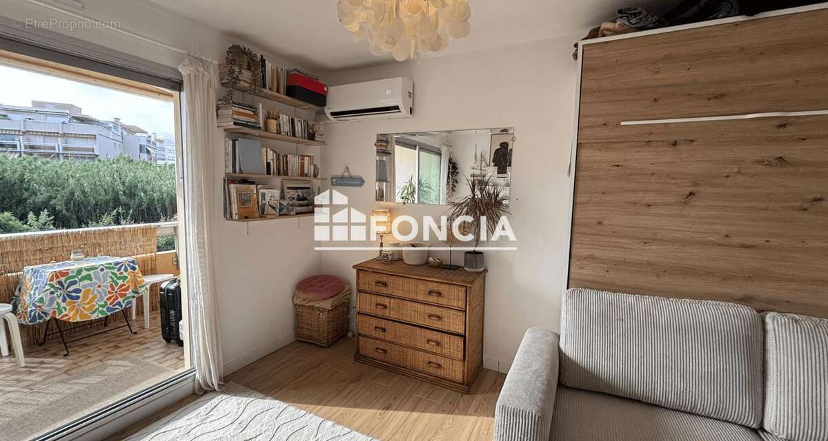 Lavandou : Coup de Coeur Charmant studio du 22m2 entièrement rénové au cœur du Lavandou - photo 12