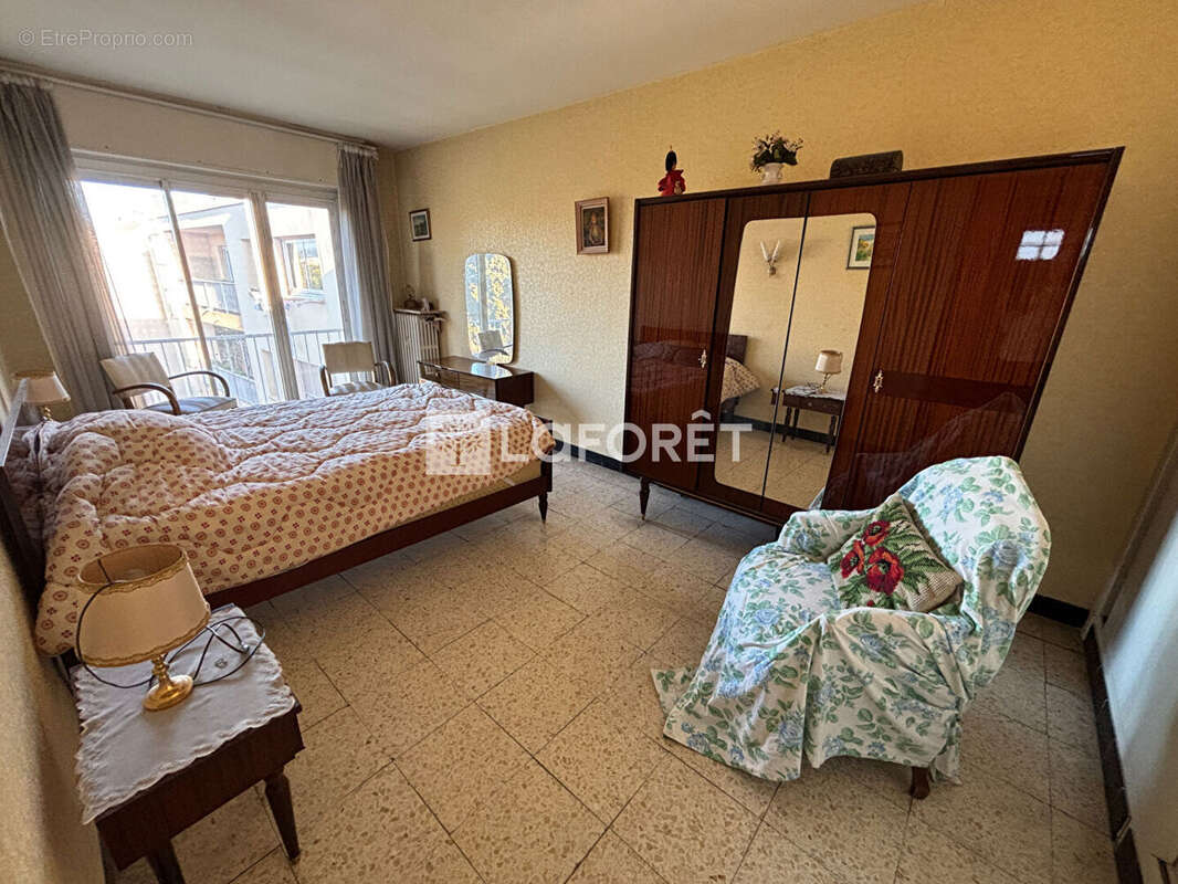 Appartement à SAINT-LAURENT-DU-VAR
