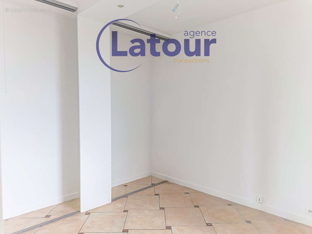 Beau pavillon avec sous-sol de 7 pieces sur 875 m2 de terrain. - photo 6