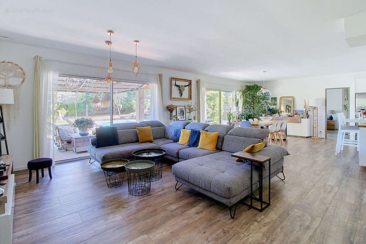 A VENDRE ! Maison contemporaine à Draguignan de 159 m² avec piscine et double garage - photo 2