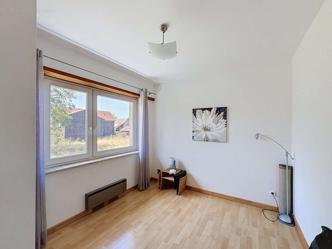 Maison familiale sur plus de 10 ares de terrain avec fort potentiel d'évolution à Eschau ! - photo 10