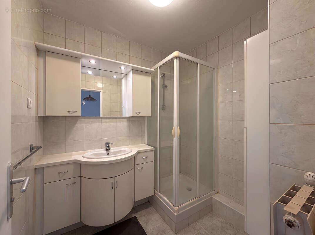 Aix-en-Provence OUEST - Appartement T4 de 80 m² avec terrasse, cave et ascenseur - photo 7