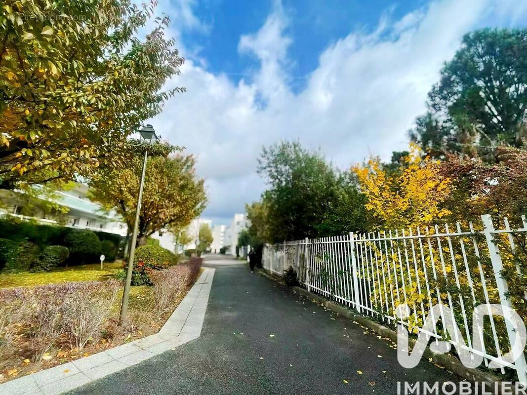 Photo 1 - Appartement à SURESNES