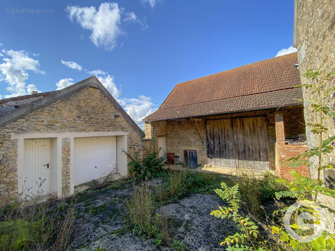 Maison à L'ISLE-SUR-SEREIN