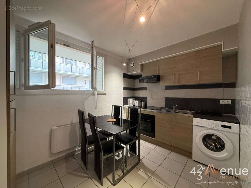 Appartement 32 m² à Saint-Etienne  - photo 2