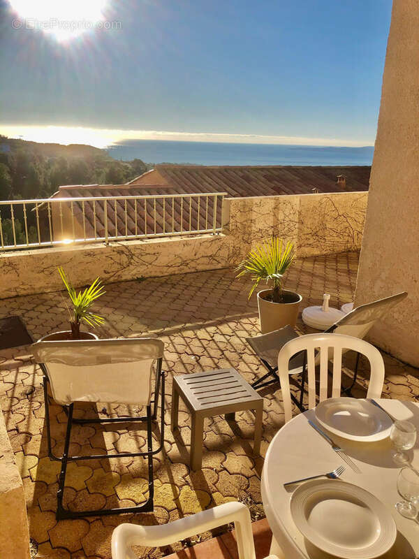 Appartement à ROQUEBRUNE-SUR-ARGENS