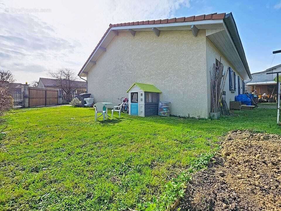 Maison à LUZINAY