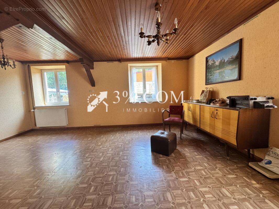 3%COM Maison avec dépendance - photo 2