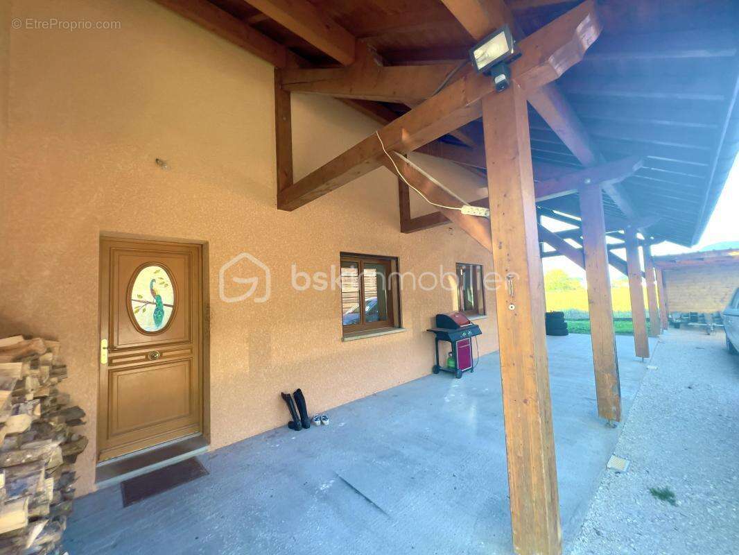 Maison à CHAMOUX-SUR-GELON