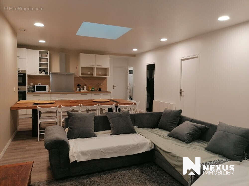 Appartement 250 m² à Saint-Etienne-Du-Rouvray  - photo 2