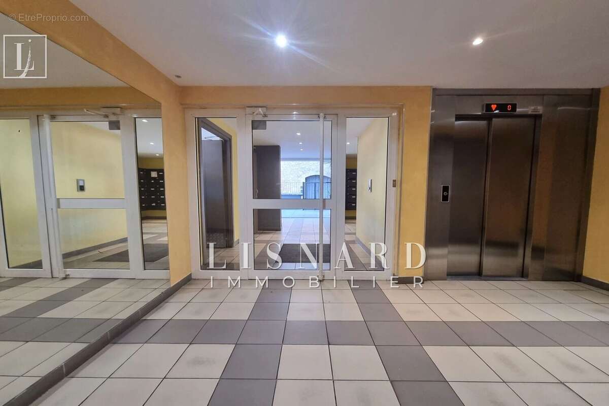 Appartement à VALLAURIS