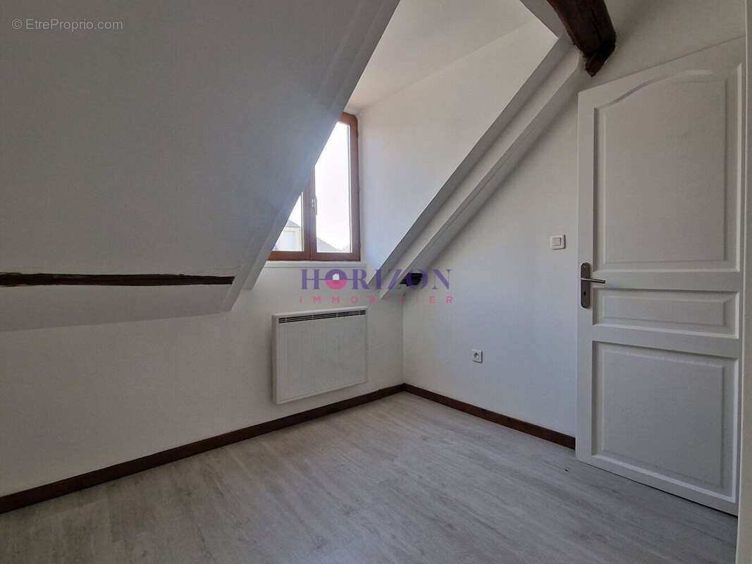 Appartement à LA CHAPELLE-EN-SERVAL