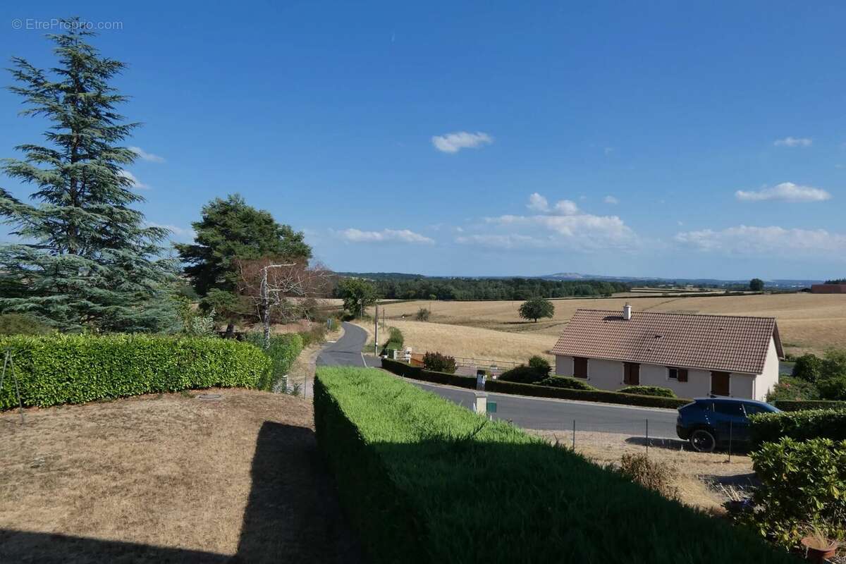 Dans un charmant bourg proche de montcenis - pavillon sur sous-sol - photo 16