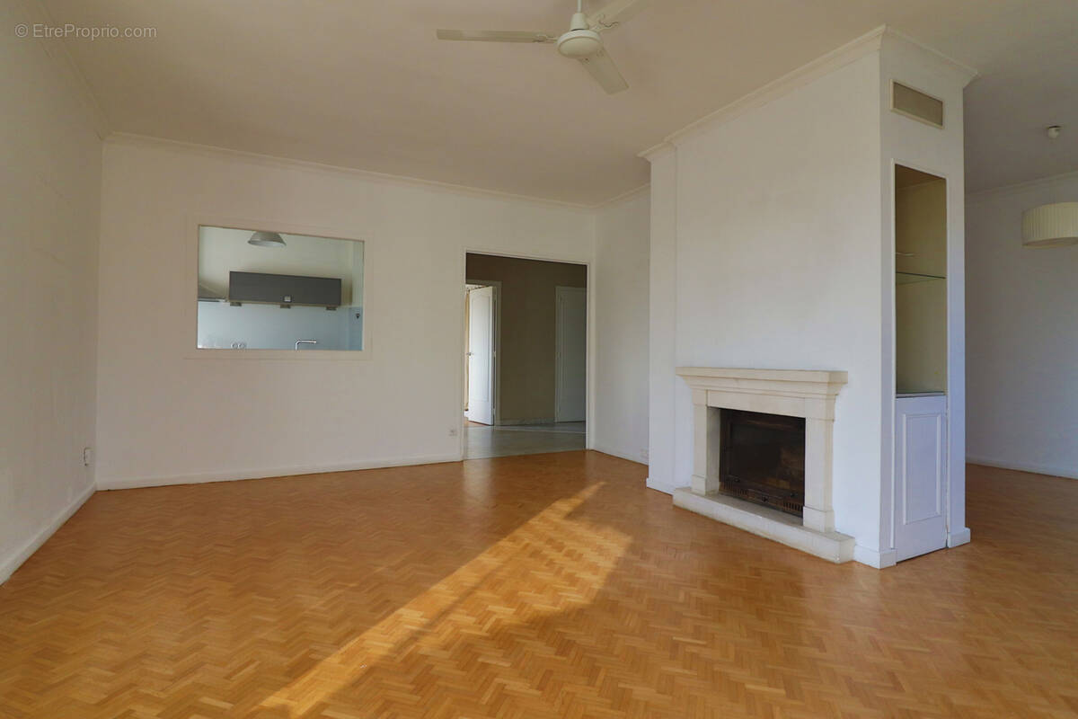 Appartement à CHARBONNIERES-LES-BAINS