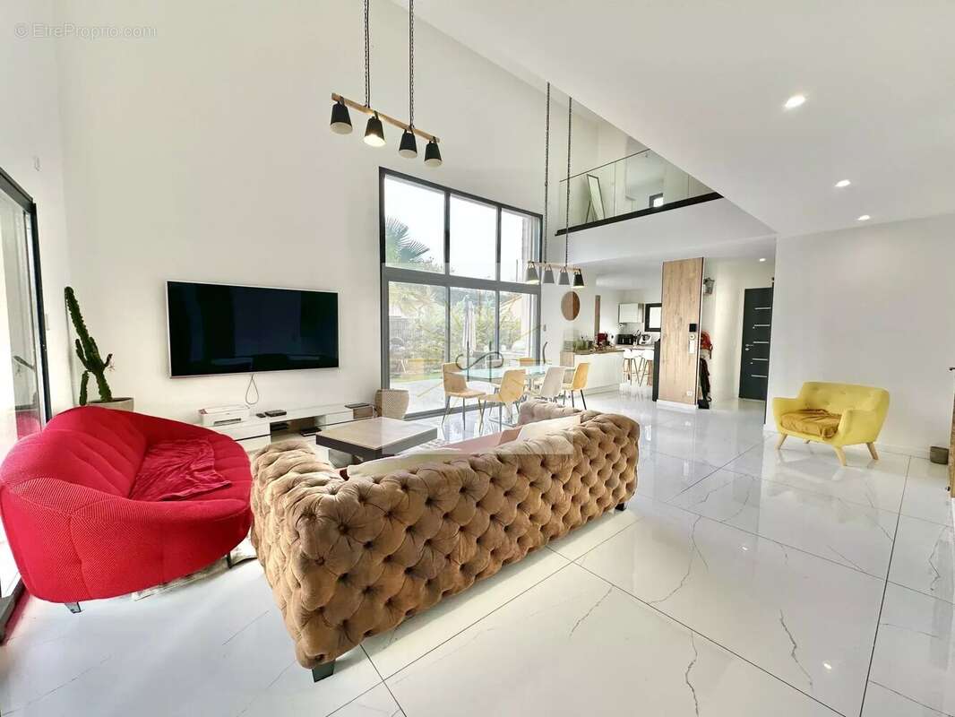 Maison à MONTELIMAR