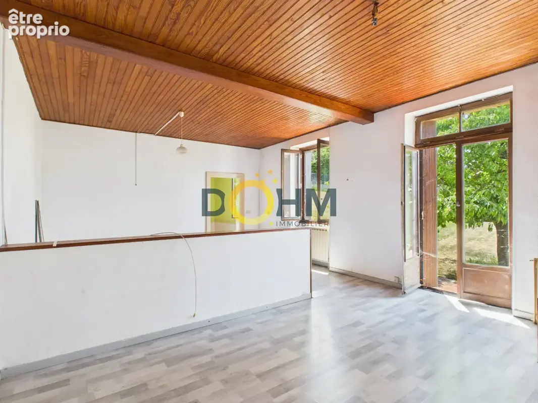 Maison mitoyenne à Auzat-la-Combelle   100 m2 habitables - photo 7
