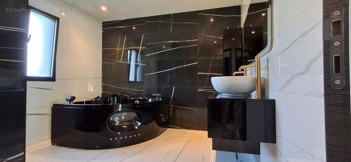 Maison à NOYERS-SUR-CHER