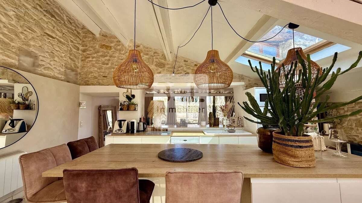 Maison à LAUDUN-L'ARDOISE