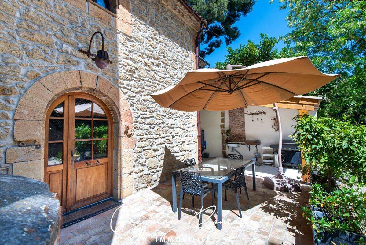 Maison à SAINT-CHAMAS