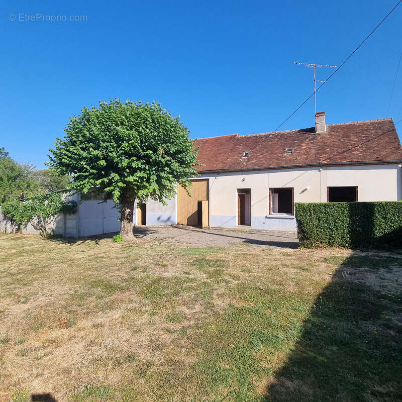 Longère sur 1 329 m2 de terrain clos ! - photo 17