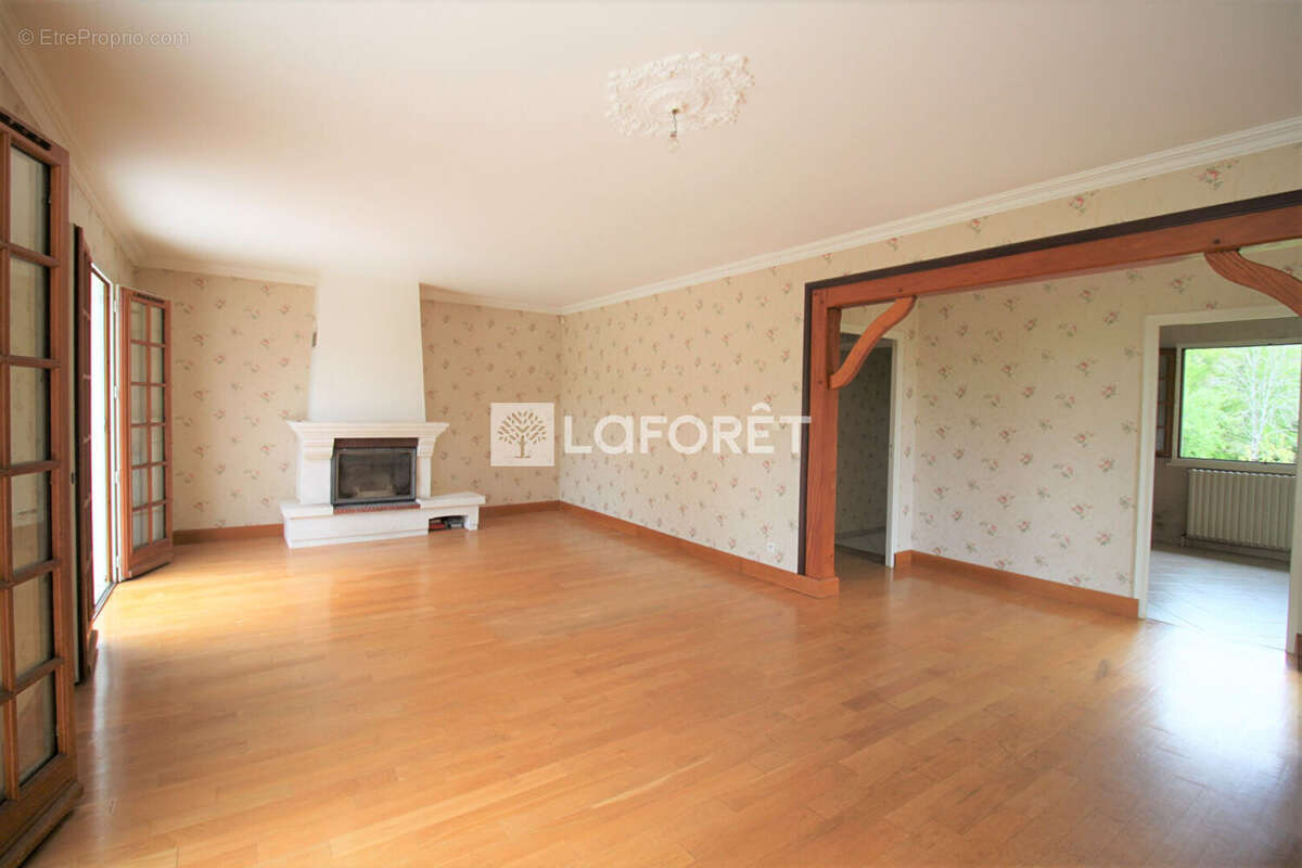 Maison à CONDAT-SUR-TRINCOU