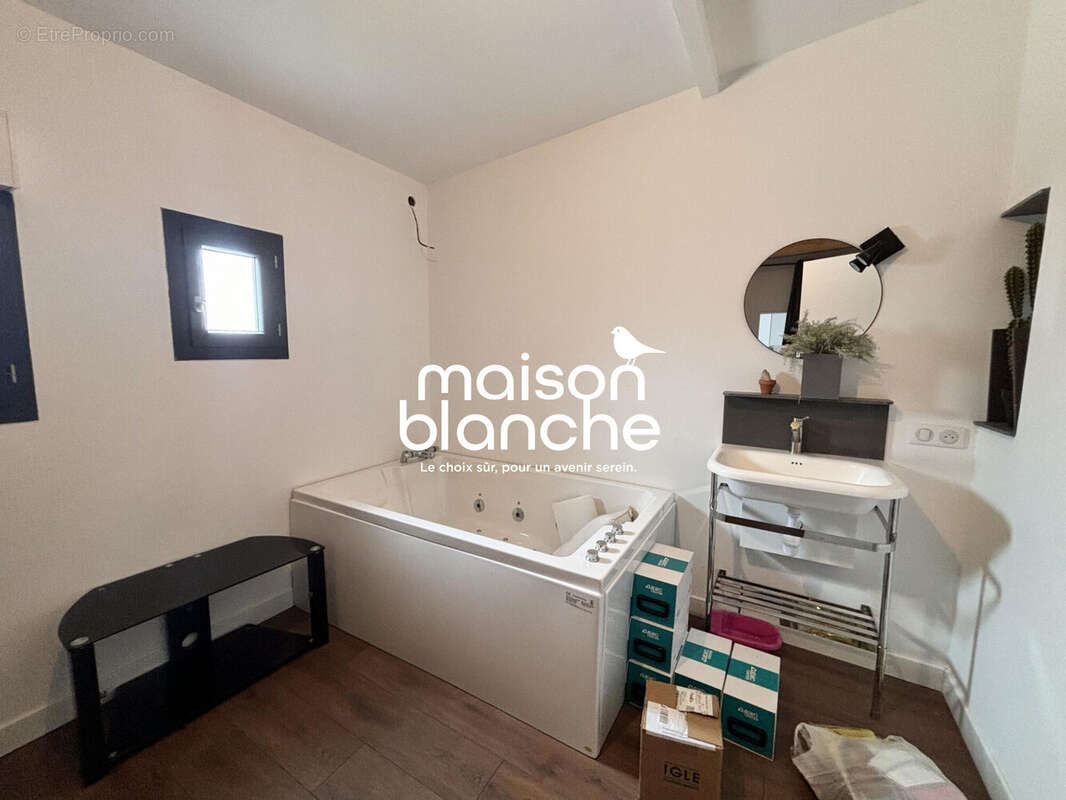 Maison à COUTRAS
