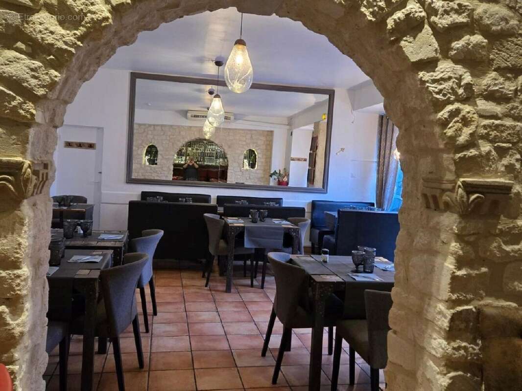 Commerce à SAINT-PAUL-TROIS-CHATEAUX