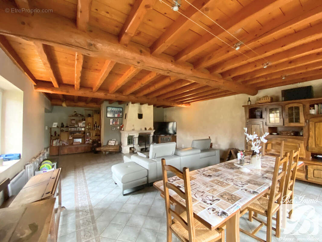 Maison à HIERES-SUR-AMBY