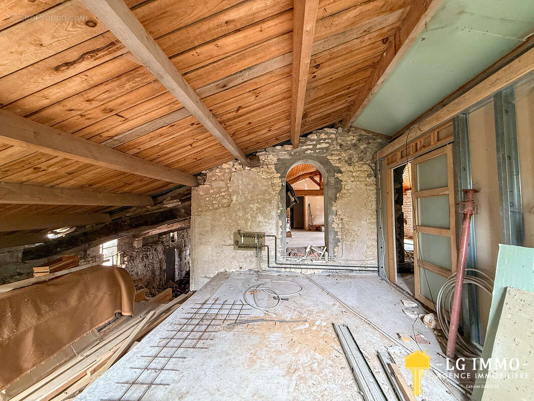 Bâtisse charentaise de 1750 à fort potentiel - photo 13