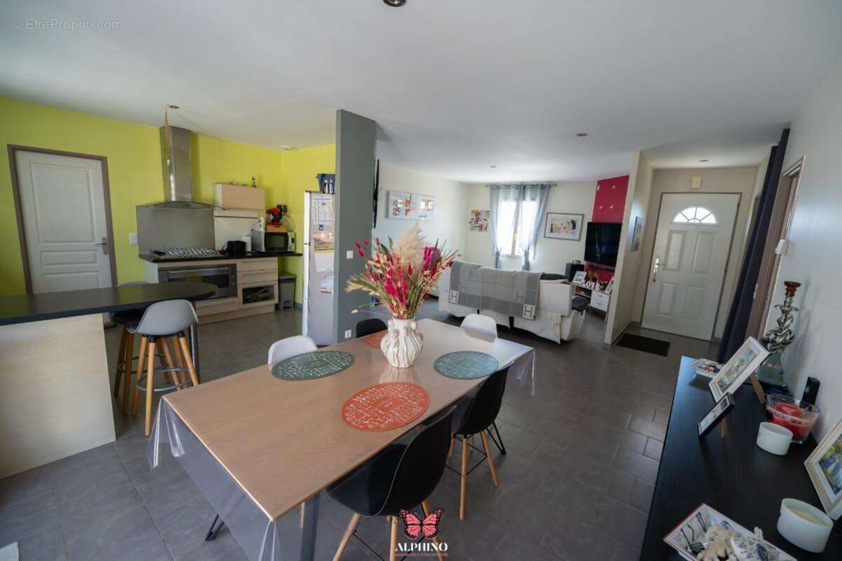 Maison 89 m² à Saint-Martial-De-Valette  - photo 2