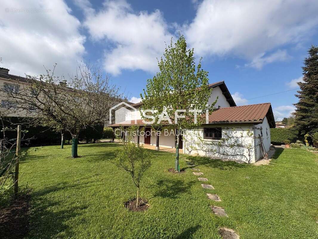 Maison 168 m² à Bourg-En-Bresse  - photo 2