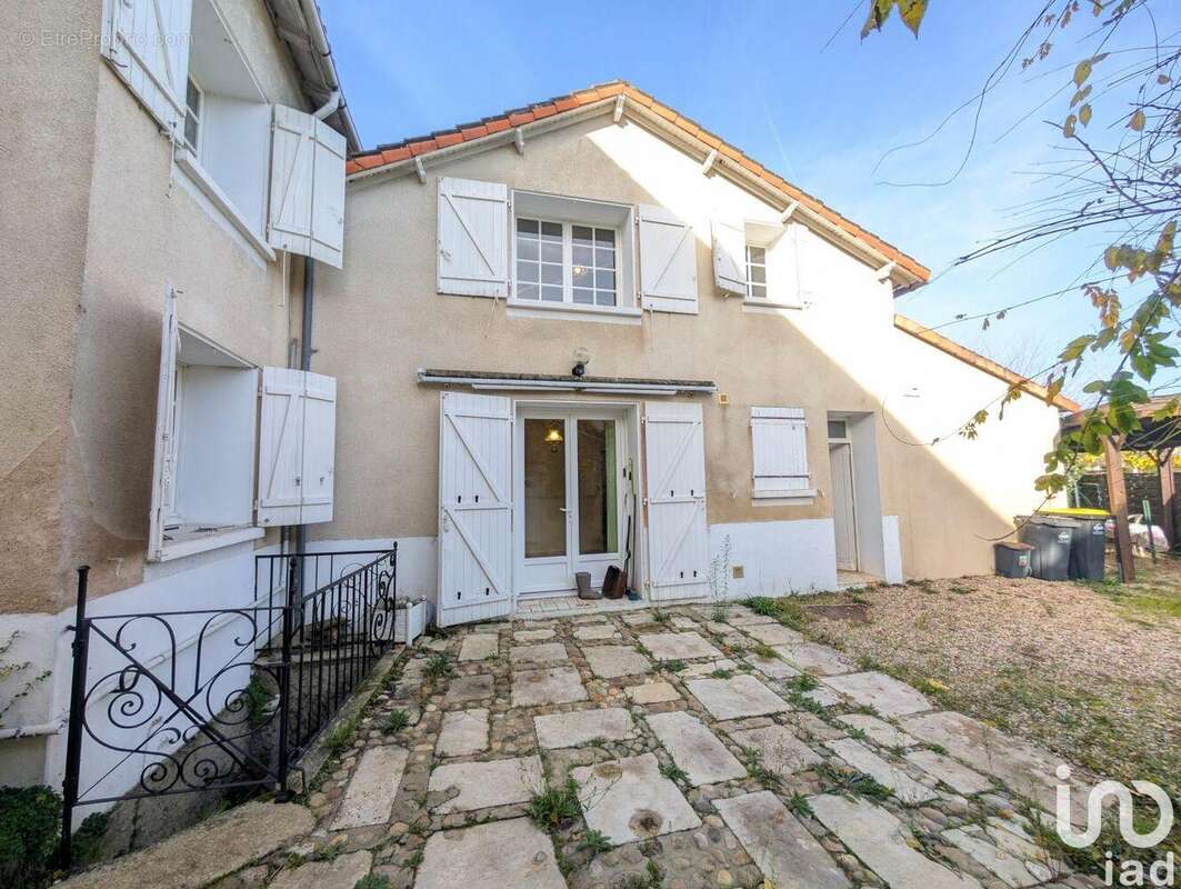 Photo 2 - Maison à LUSSAC-LES-CHATEAUX