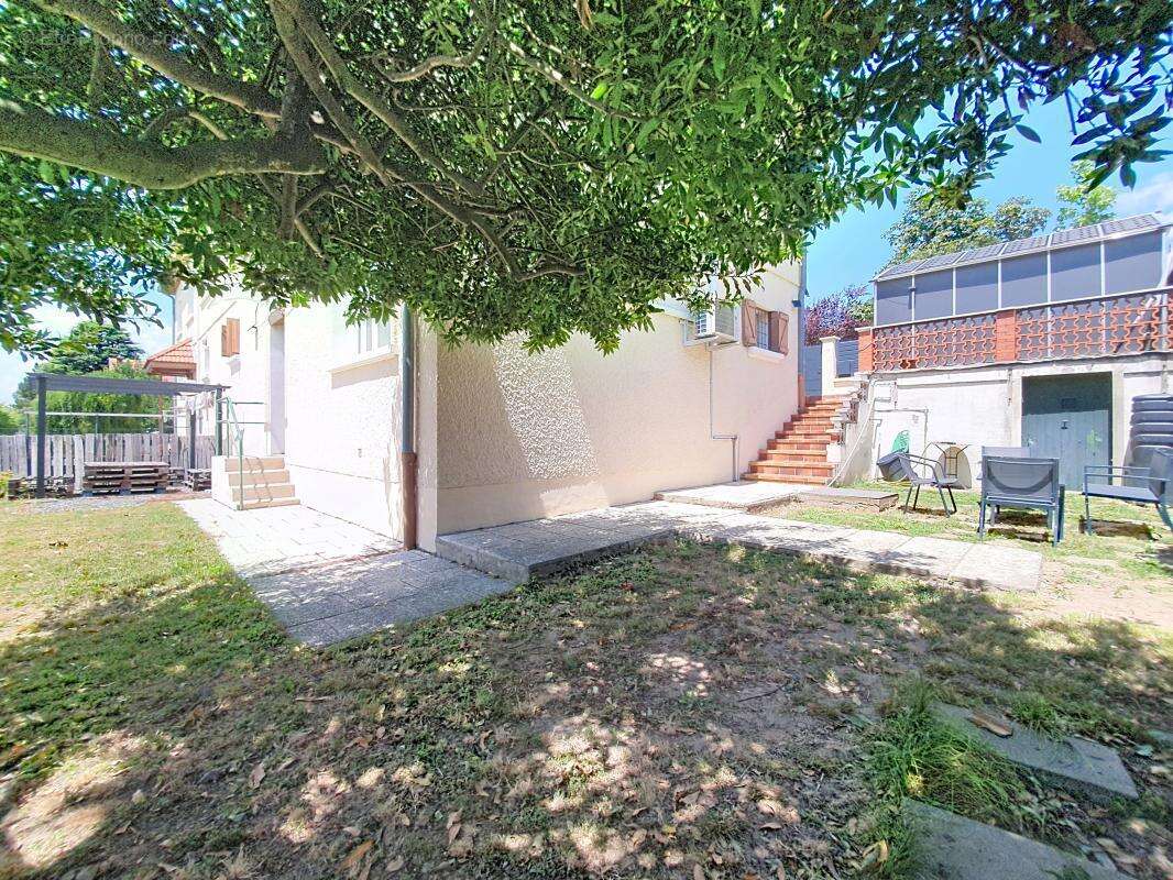 Maison - Mitoyenne - 3 Chambres - Buanderie - Abri de jardin - Jardin - Garage - Proche toutes commodités - photo 7